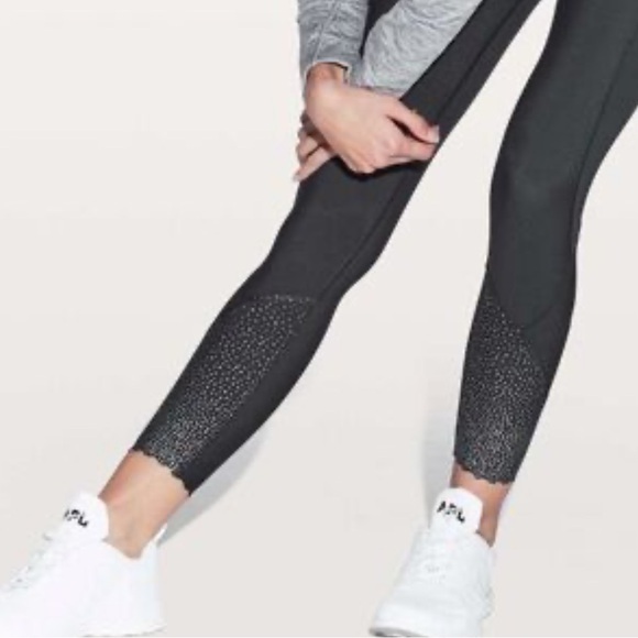 Lululemon “Tight Stuff” scallop hem leggings - Picture 1 of 7